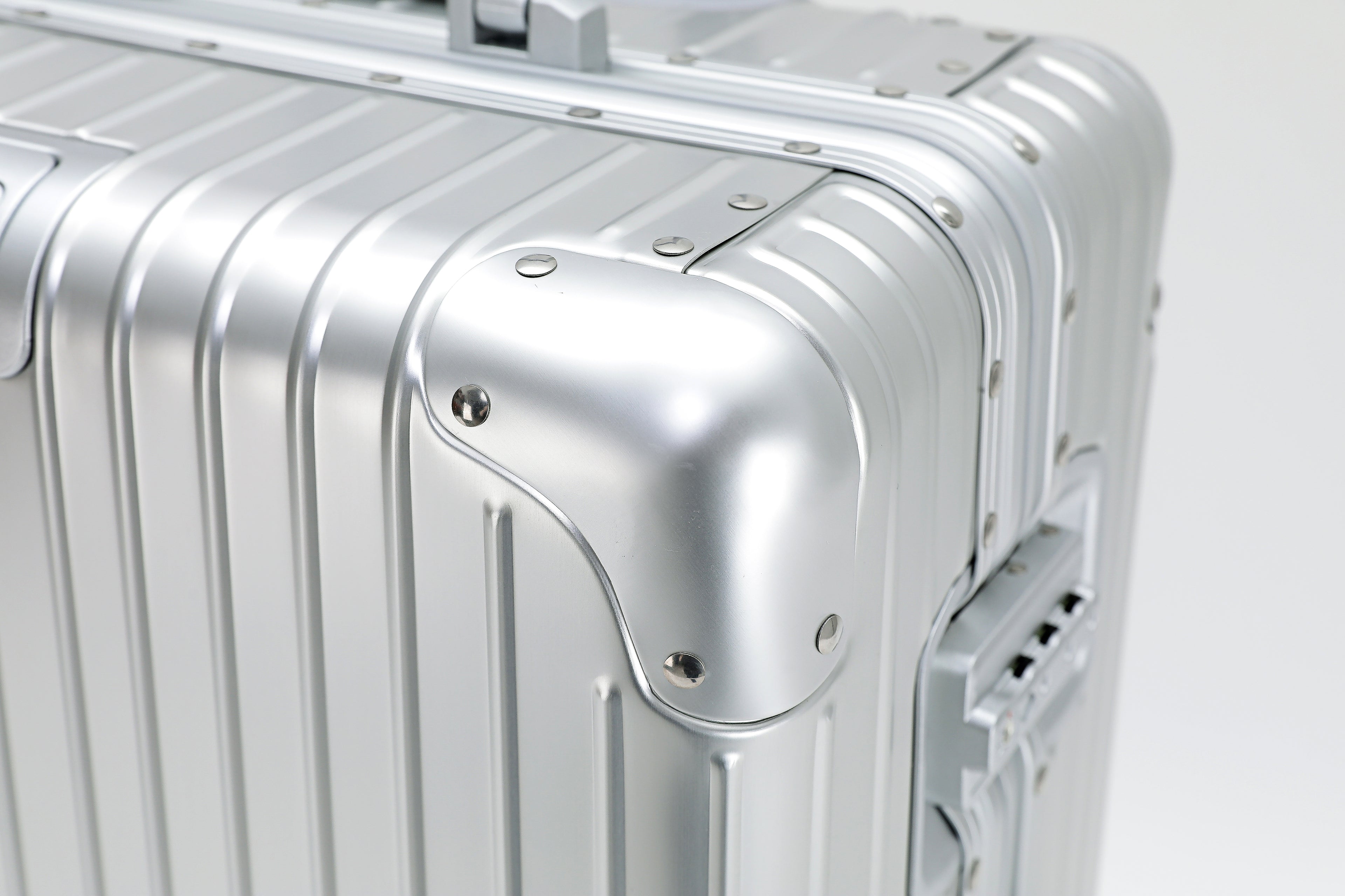 CLASS 1 Signature Luggage